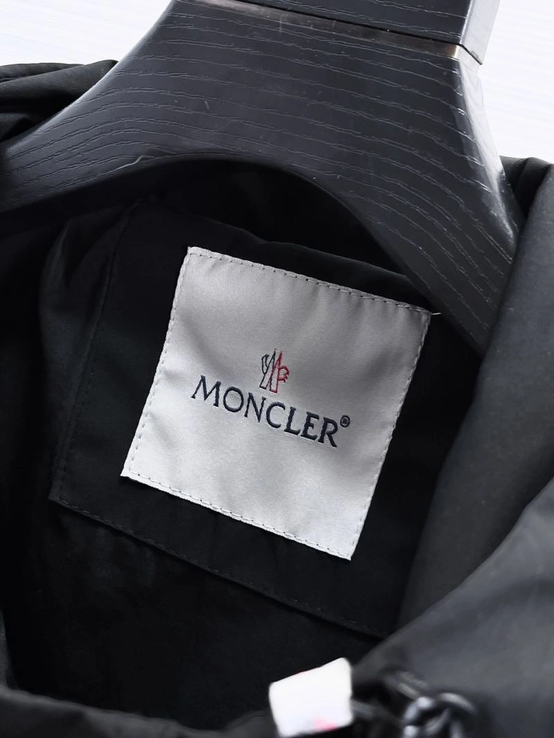 FlexibleFit Moncler Outwear 140773