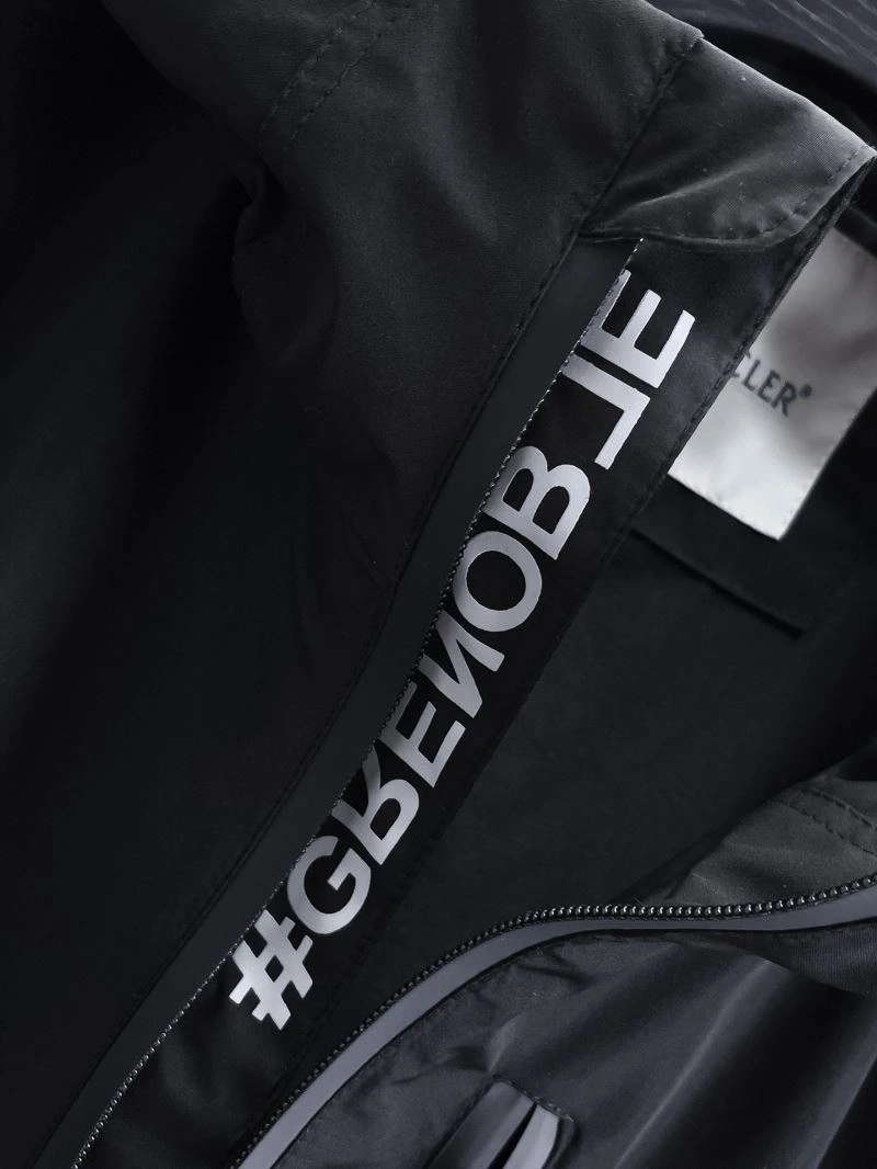 FlexibleFit Moncler Outwear 140773