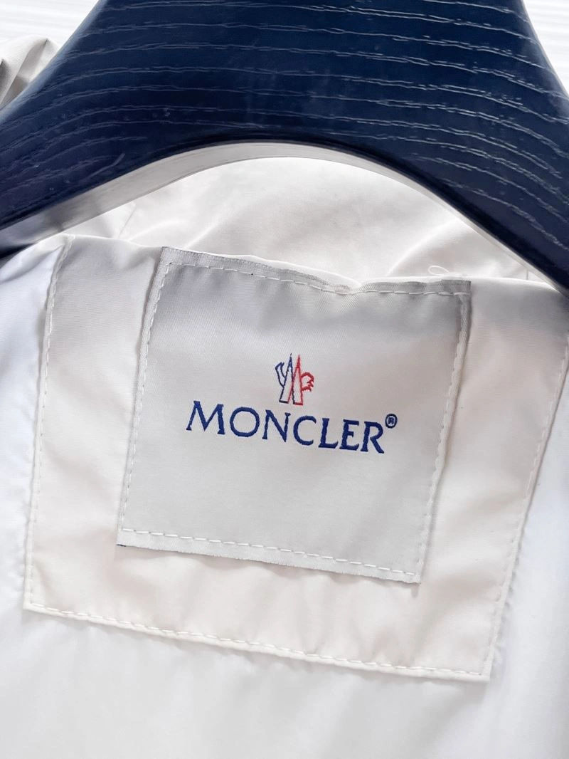 Lightweight Moncler Outwear 140742