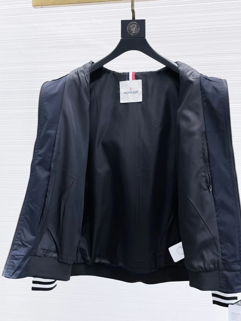 Minimalist Moncler Outwear 140736