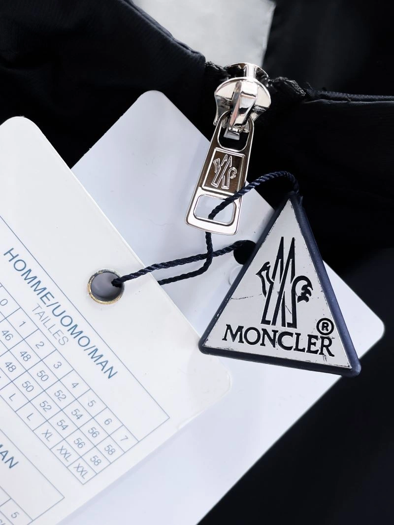 Minimalist Moncler Outwear 140736