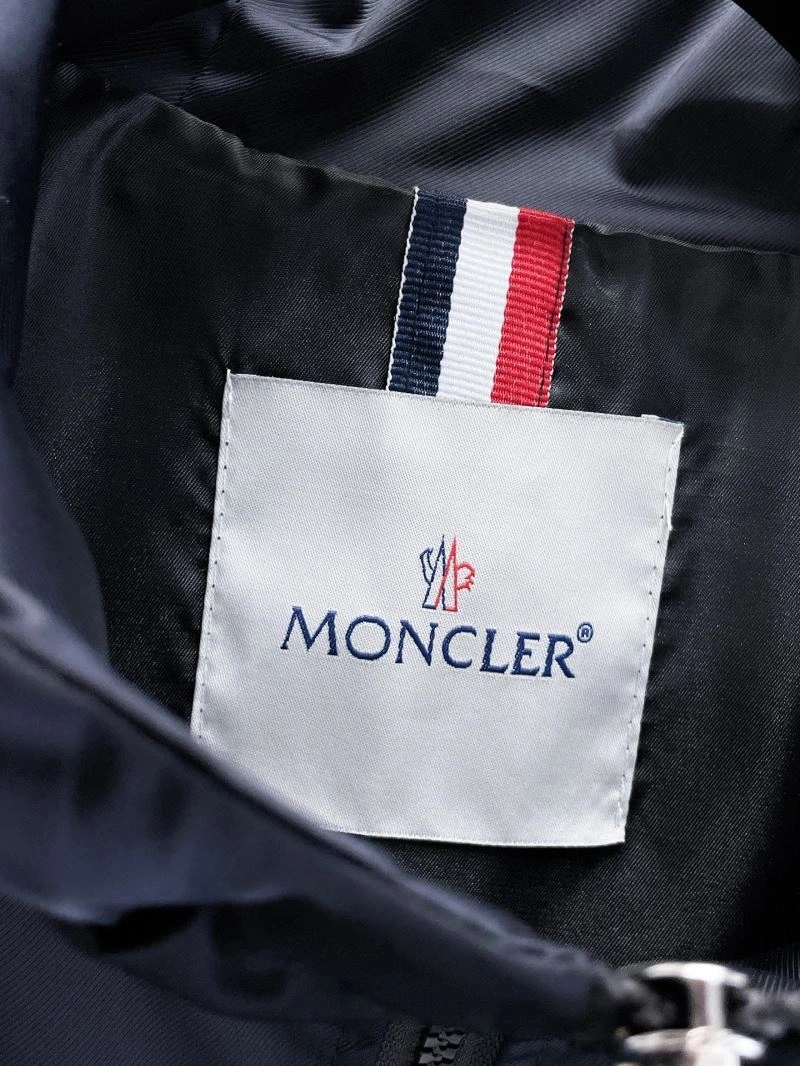 Minimalist Moncler Outwear 140736