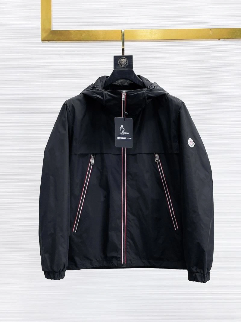 Elegant Moncler Outwear 140730