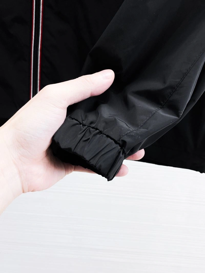 Elegant Moncler Outwear 140730