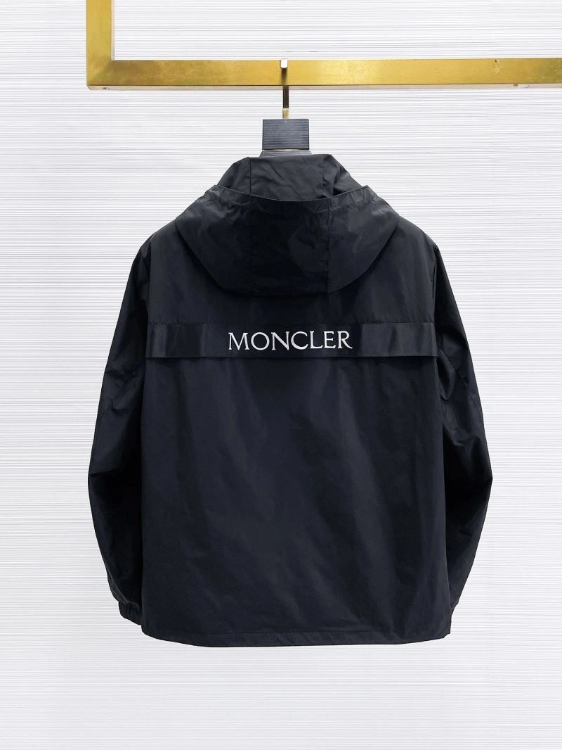 Elegant Moncler Outwear 140730
