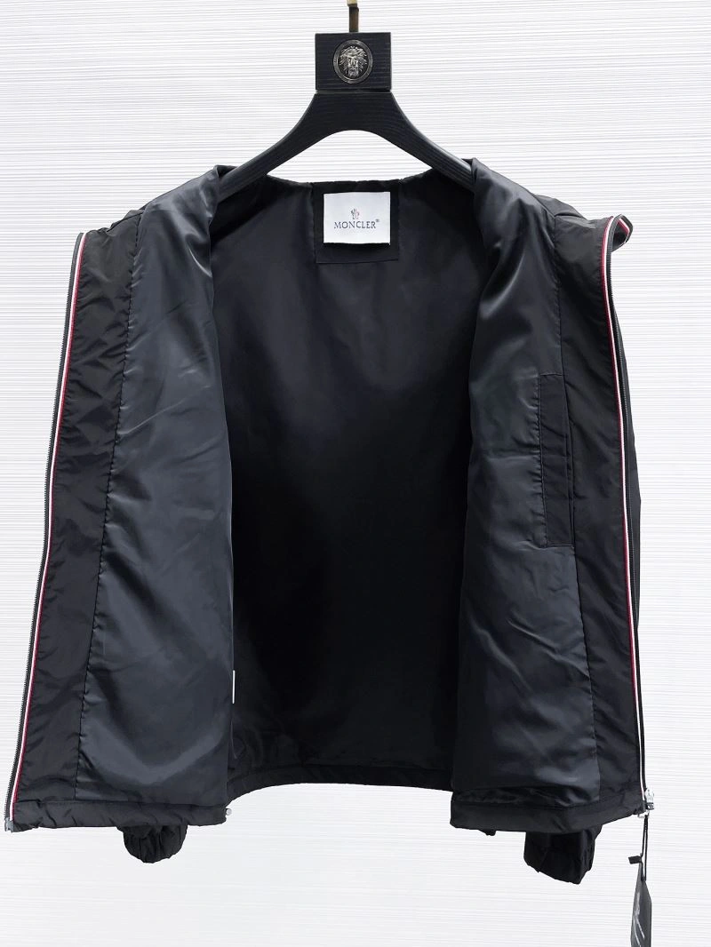 Elegant Moncler Outwear 140730