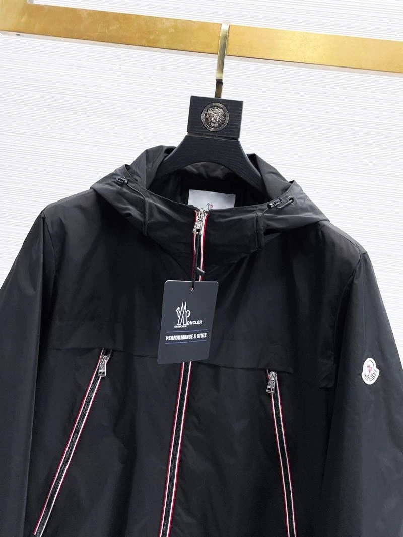 Elegant Moncler Outwear 140730