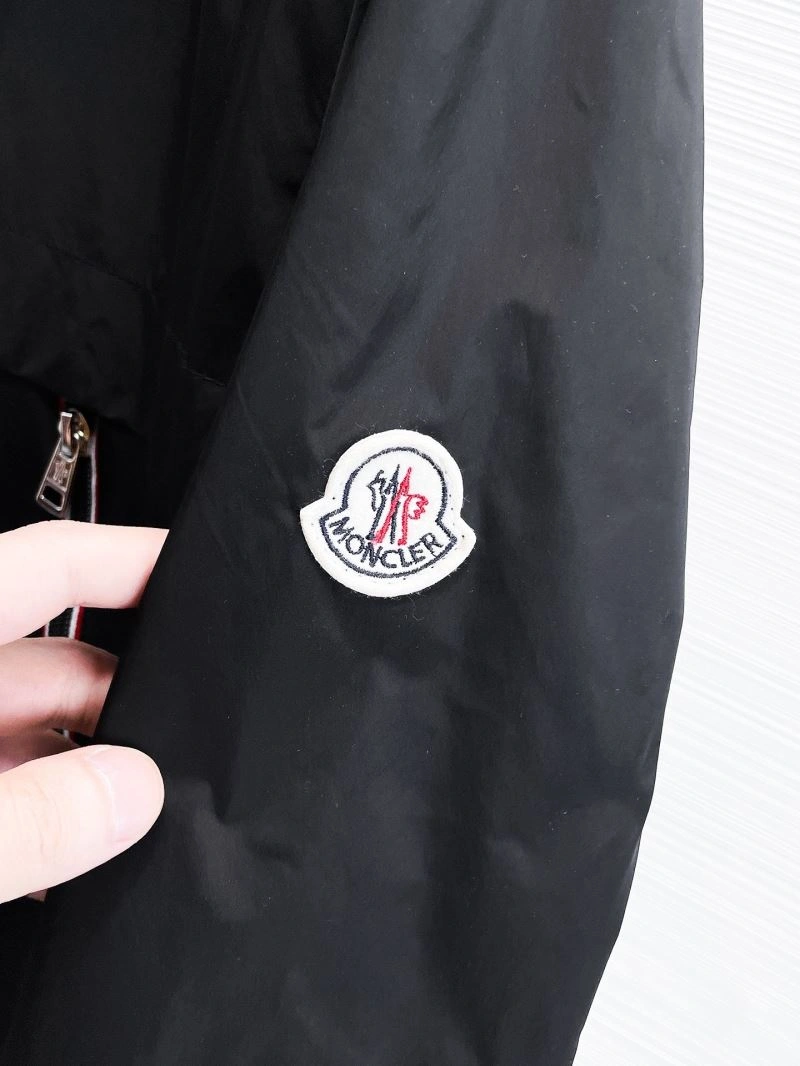 Elegant Moncler Outwear 140730