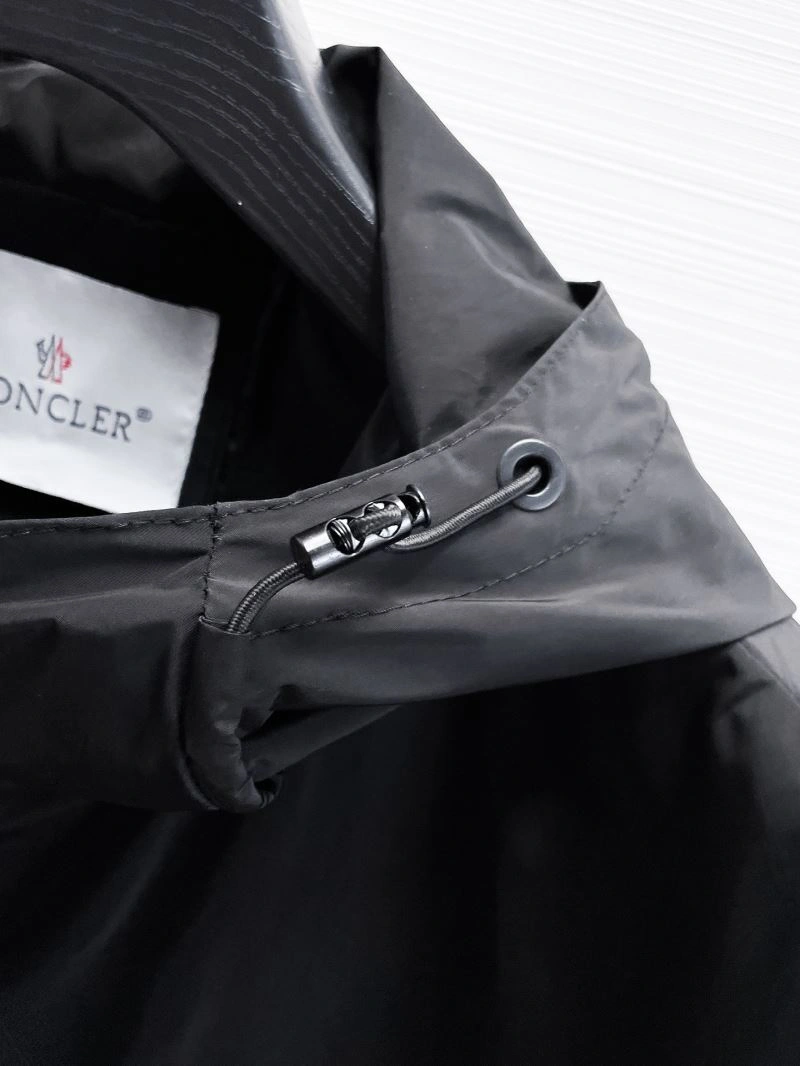 Elegant Moncler Outwear 140730