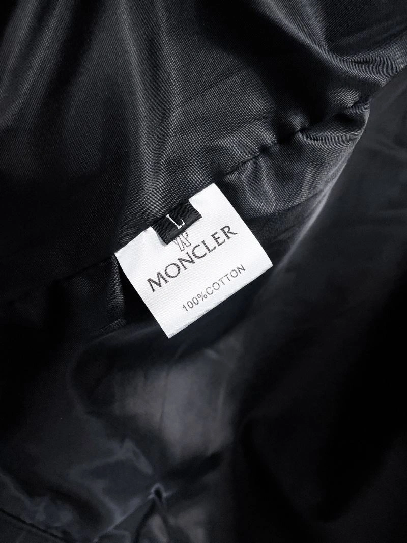 Elegant Moncler Outwear 140730