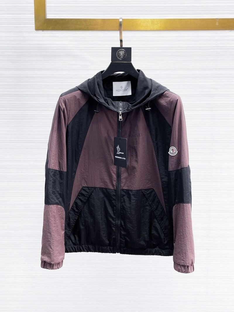 Moncler Outwear Sleek 140728