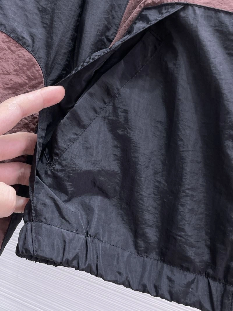 Moncler Outwear Sleek 140728