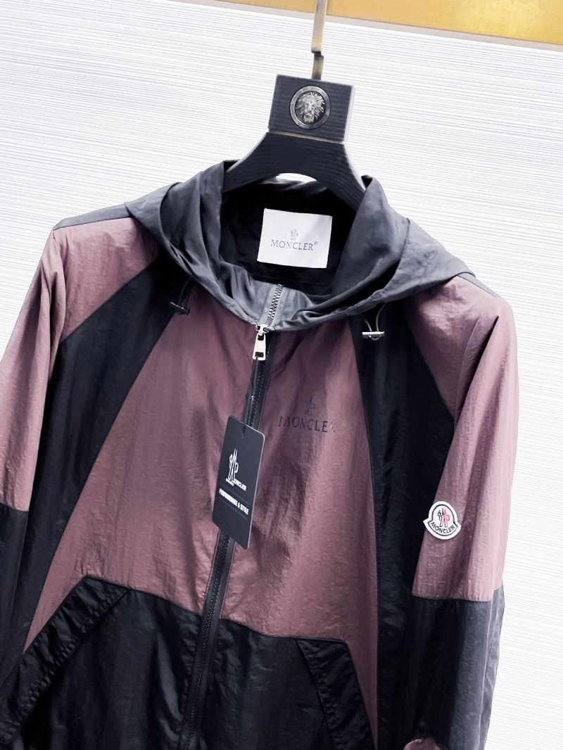 Moncler Outwear Sleek 140728