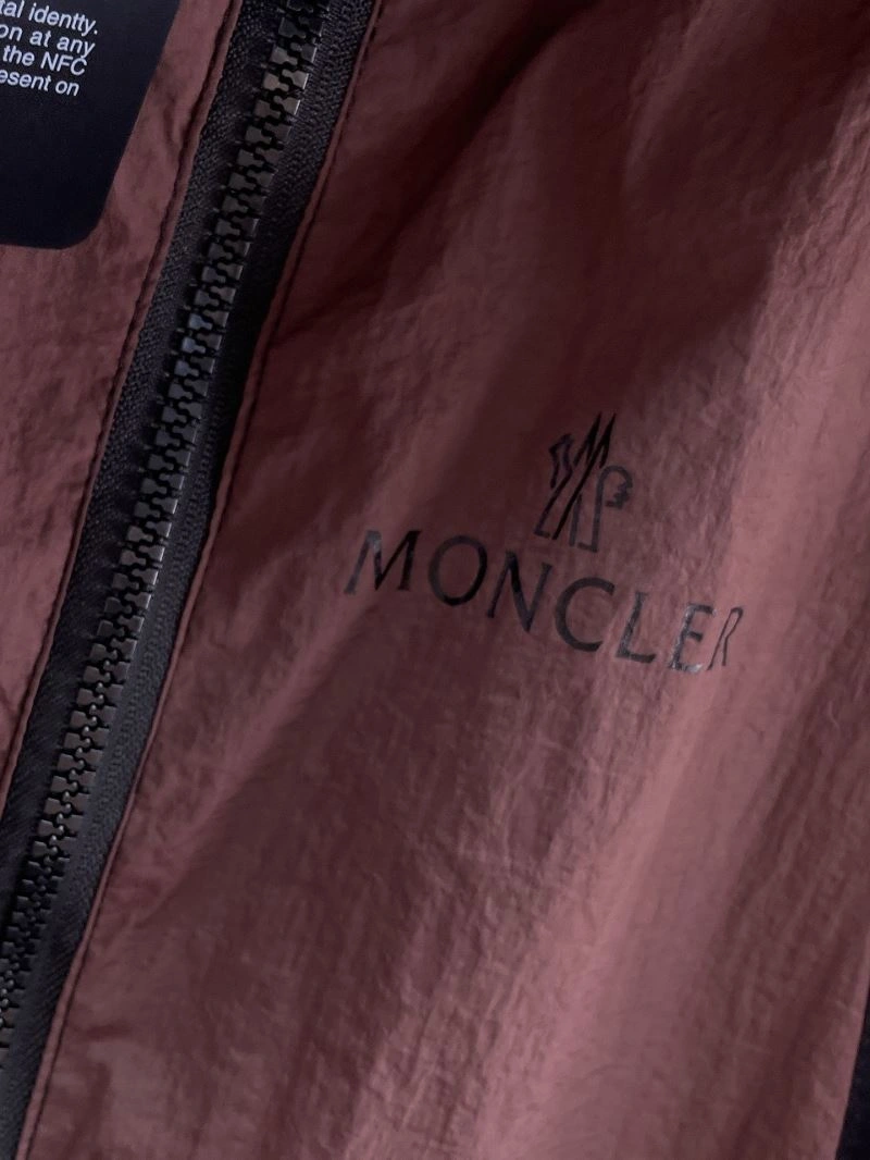 Moncler Outwear Sleek 140728