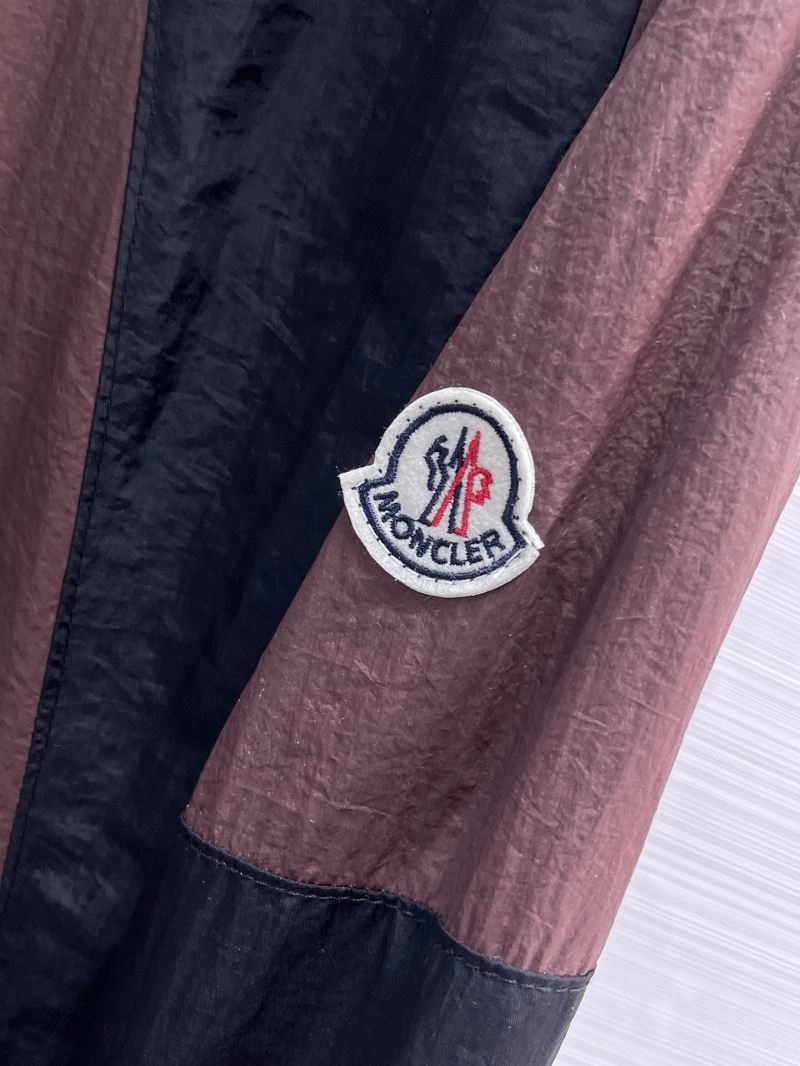 Moncler Outwear Sleek 140728
