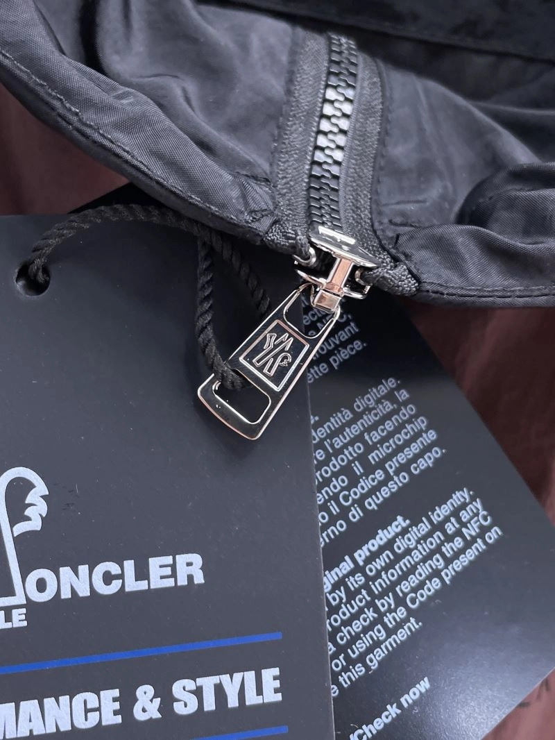 Moncler Outwear Sleek 140728