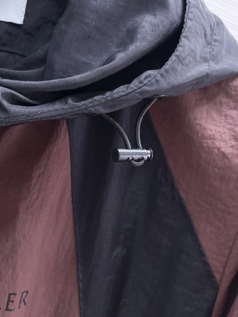 Moncler Outwear Sleek 140728