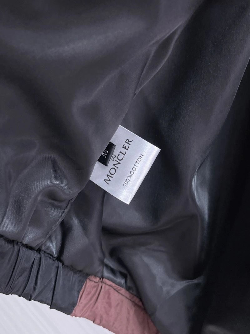 Moncler Outwear Sleek 140728