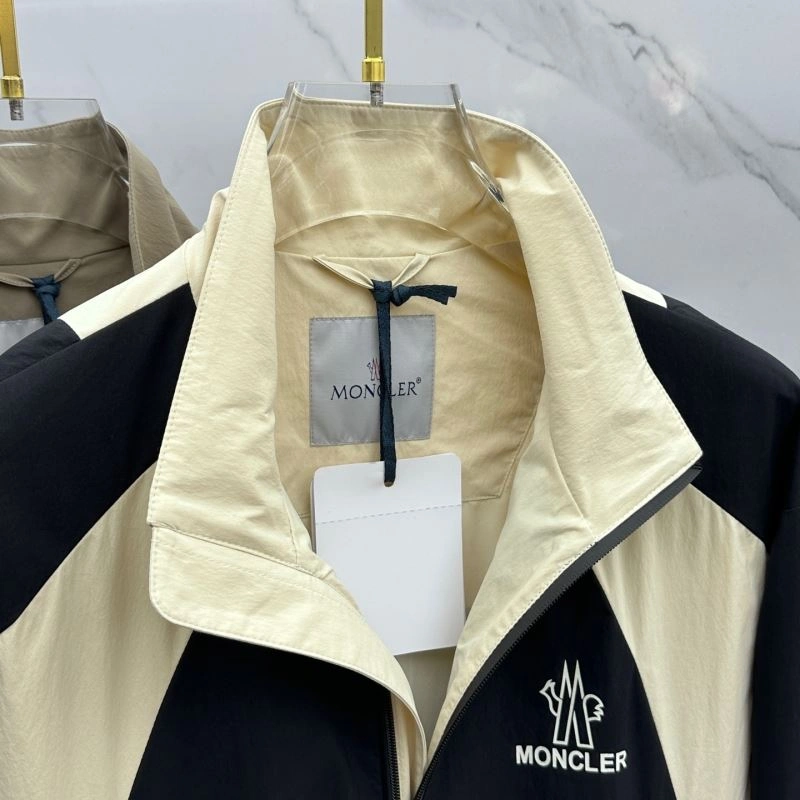 Moncler Outwear Elegant 140703