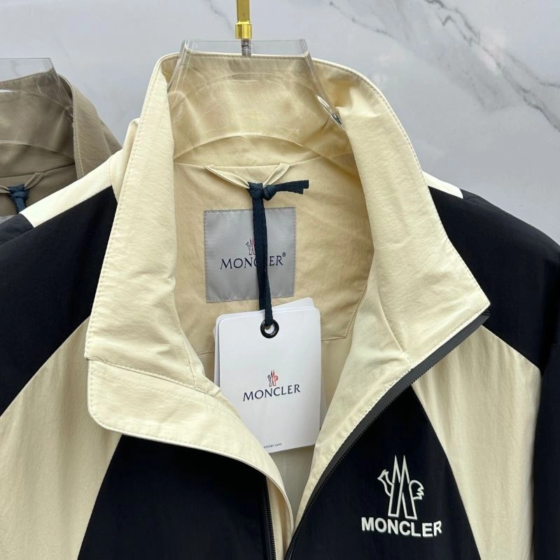 Moncler Outwear Elegant 140703