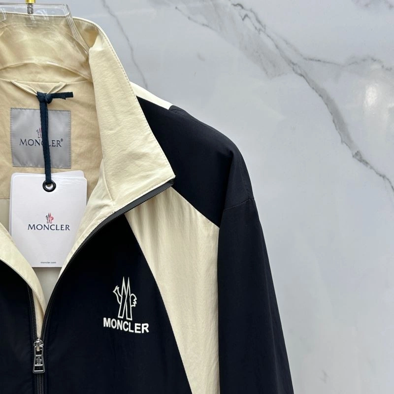 Moncler Outwear Elegant 140703