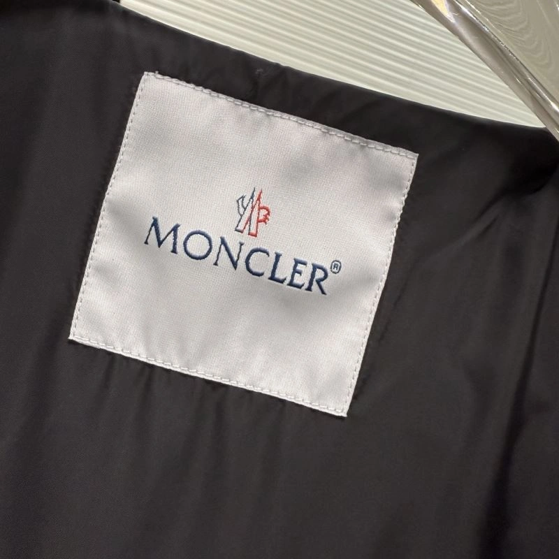 Moncler Outwear Stretchable 140700