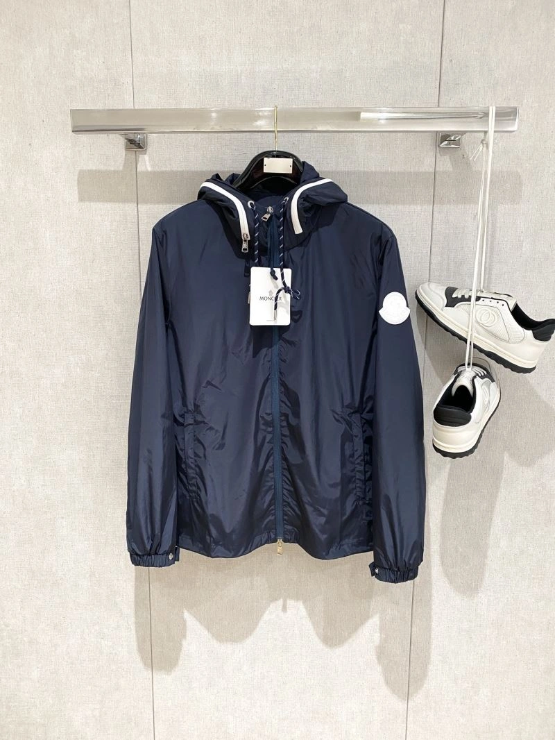 Moncler Outwear EasyMatch 140675