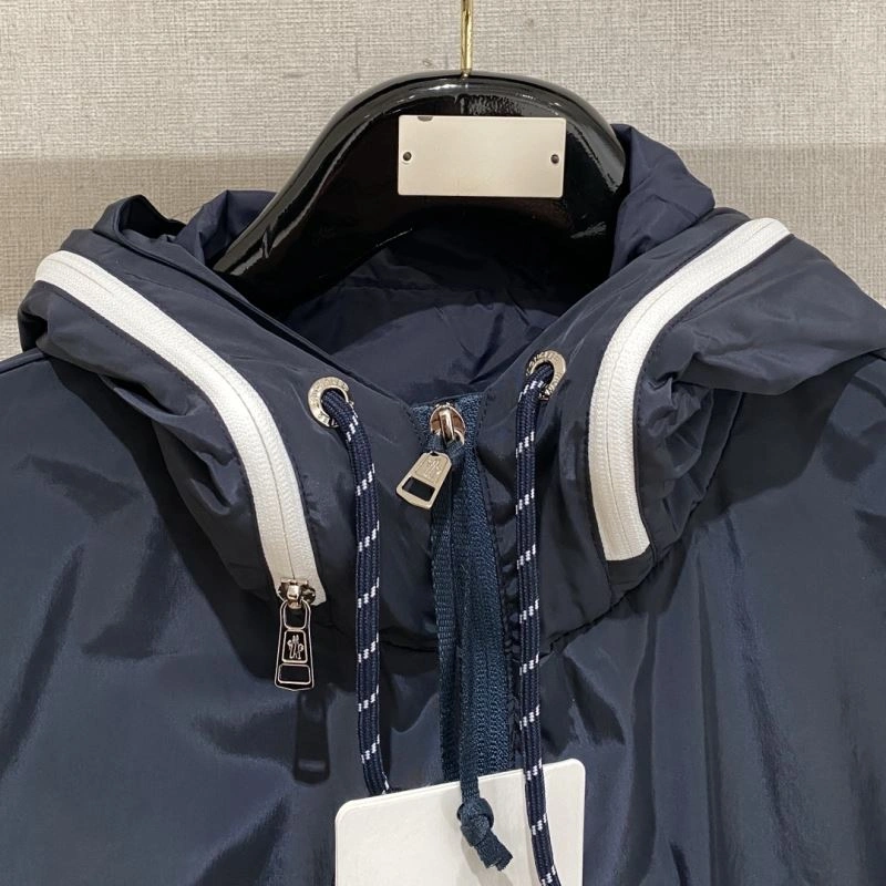 Moncler Outwear EasyMatch 140675