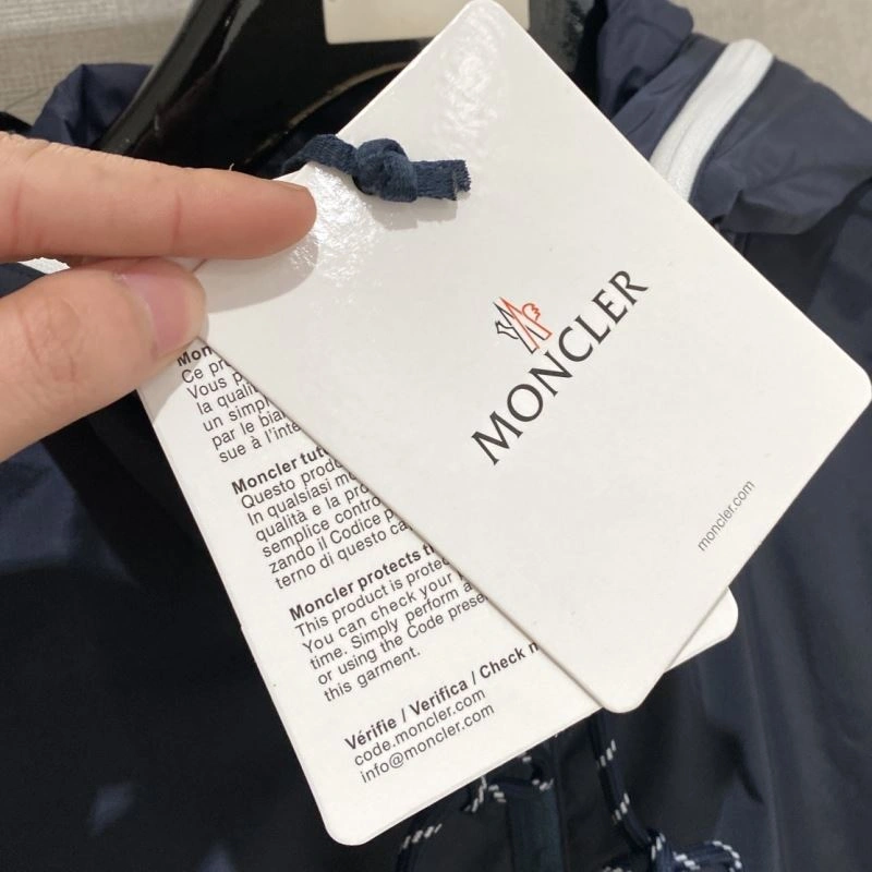 Moncler Outwear EasyMatch 140675