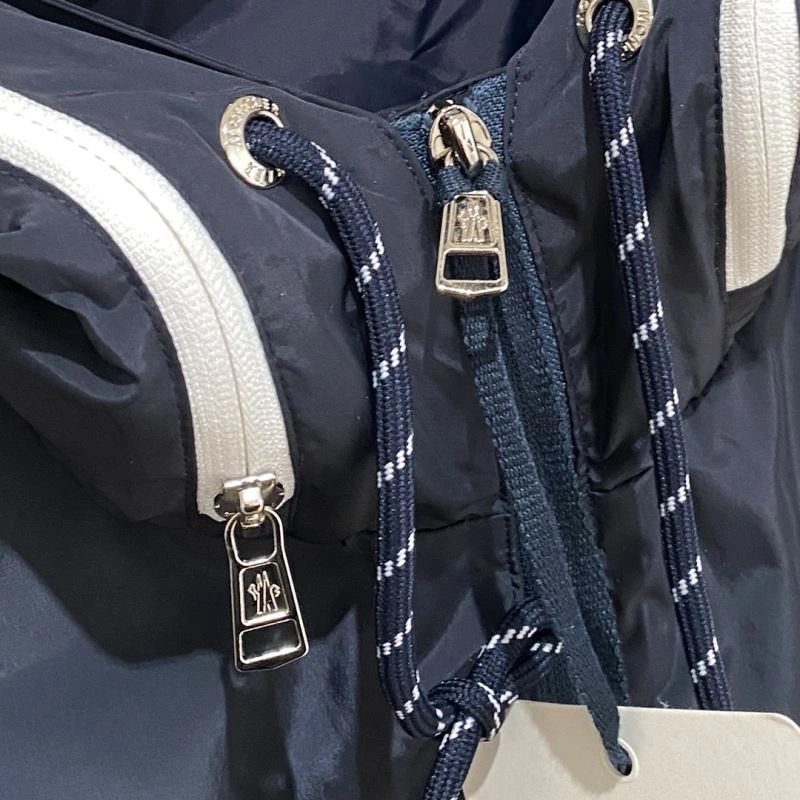 Moncler Outwear EasyMatch 140675