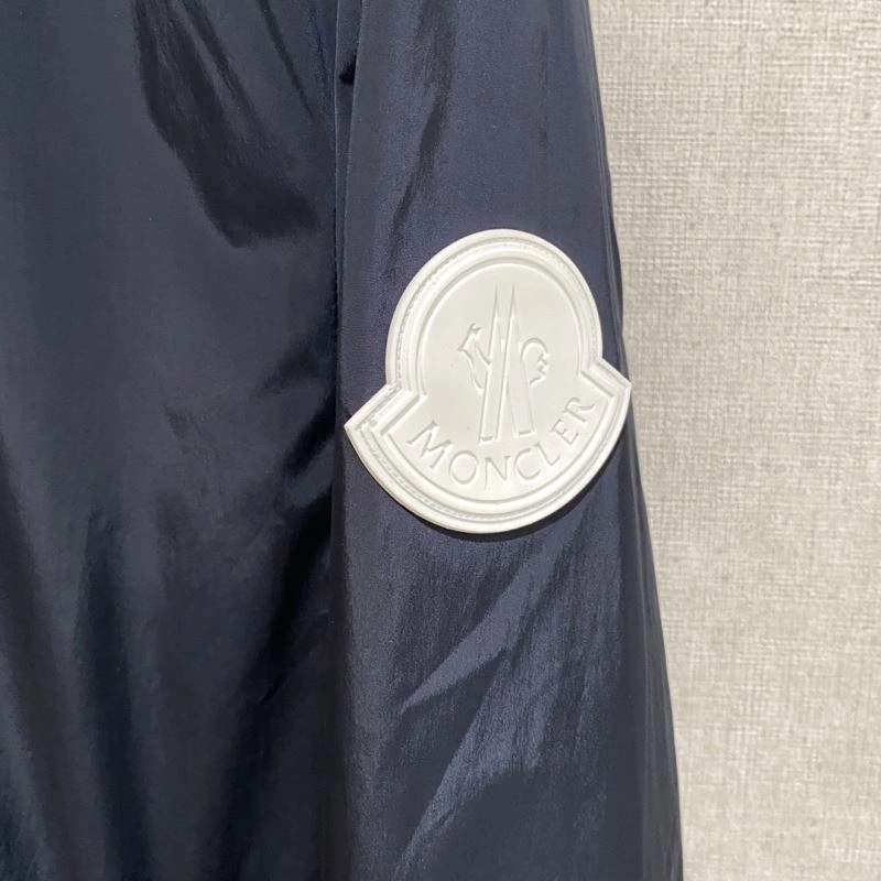 Moncler Outwear EasyMatch 140675