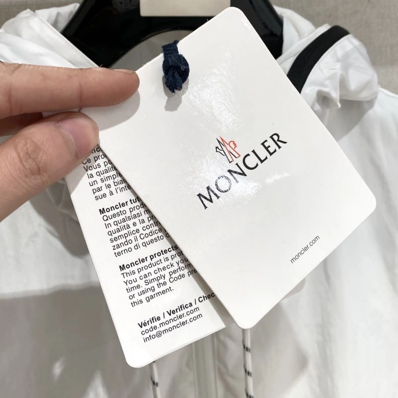 Breathable Moncler Outwear 140676