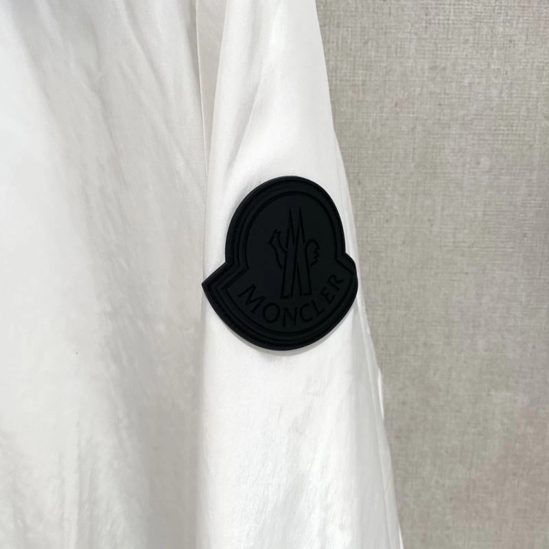 Breathable Moncler Outwear 140676