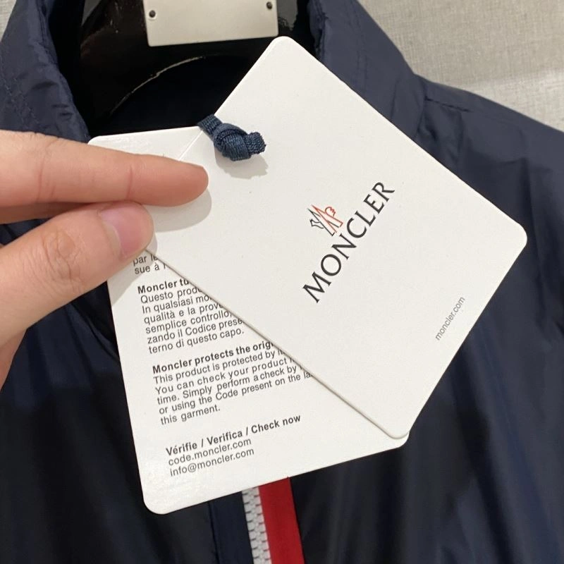 Resilient Moncler Outwear 140685