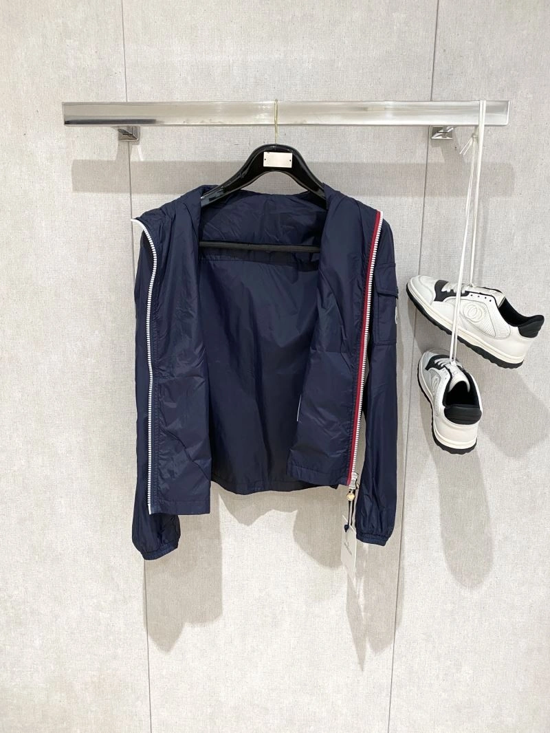 Resilient Moncler Outwear 140685