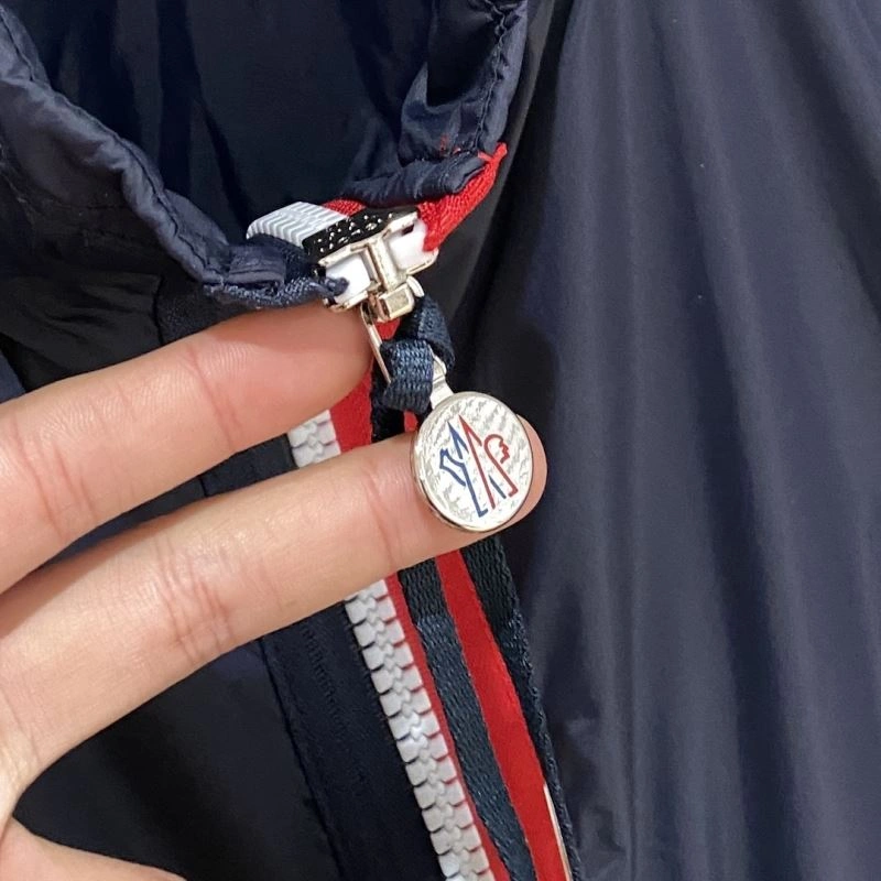 Resilient Moncler Outwear 140685
