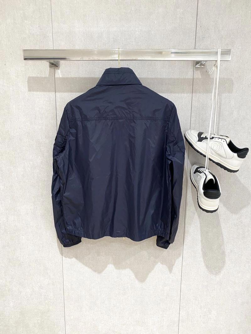 Resilient Moncler Outwear 140685