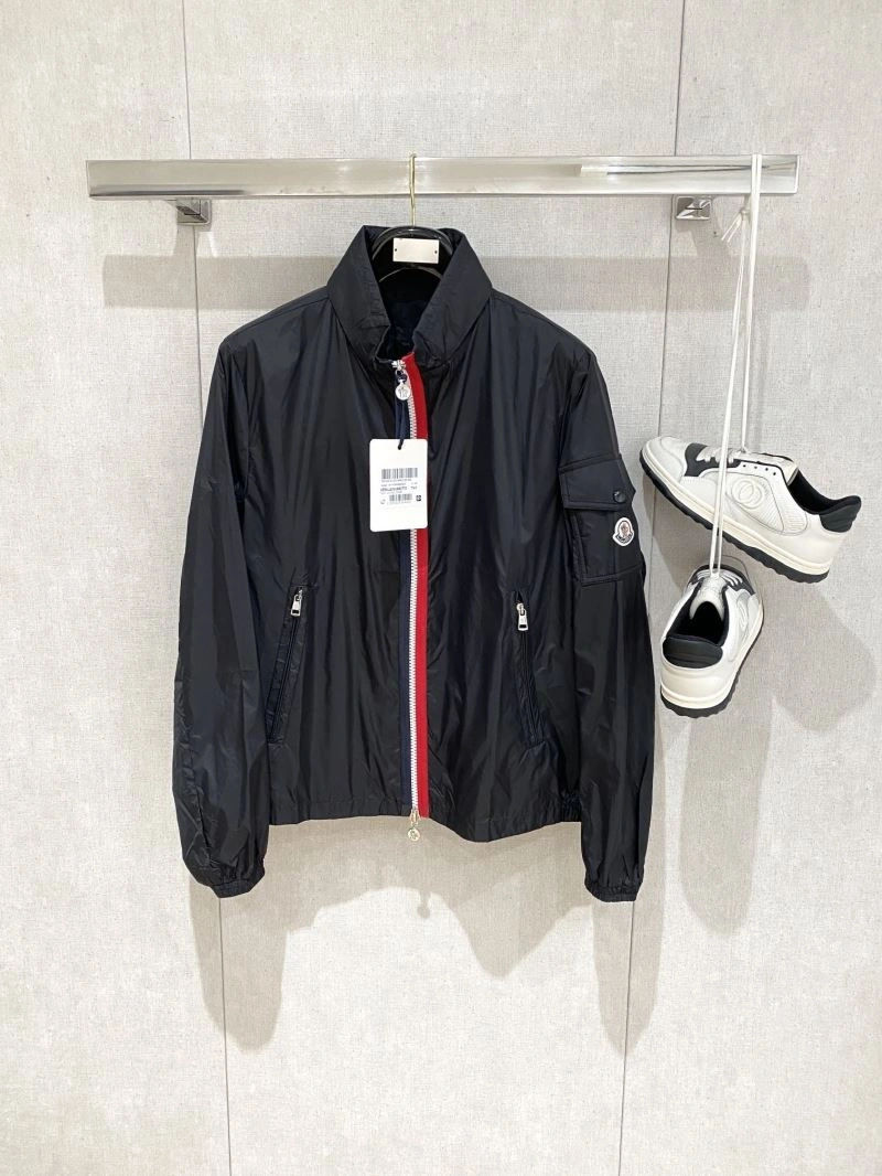 Moncler Outwear Compact 140674