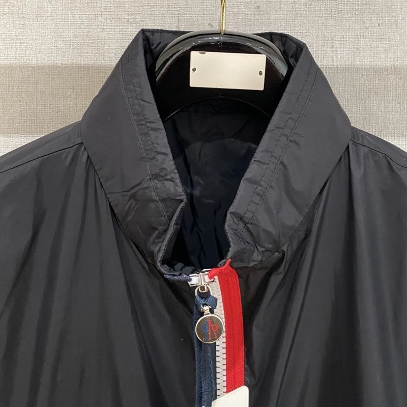 Moncler Outwear Compact 140674