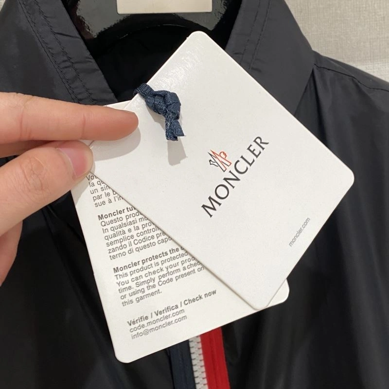 Moncler Outwear Compact 140674