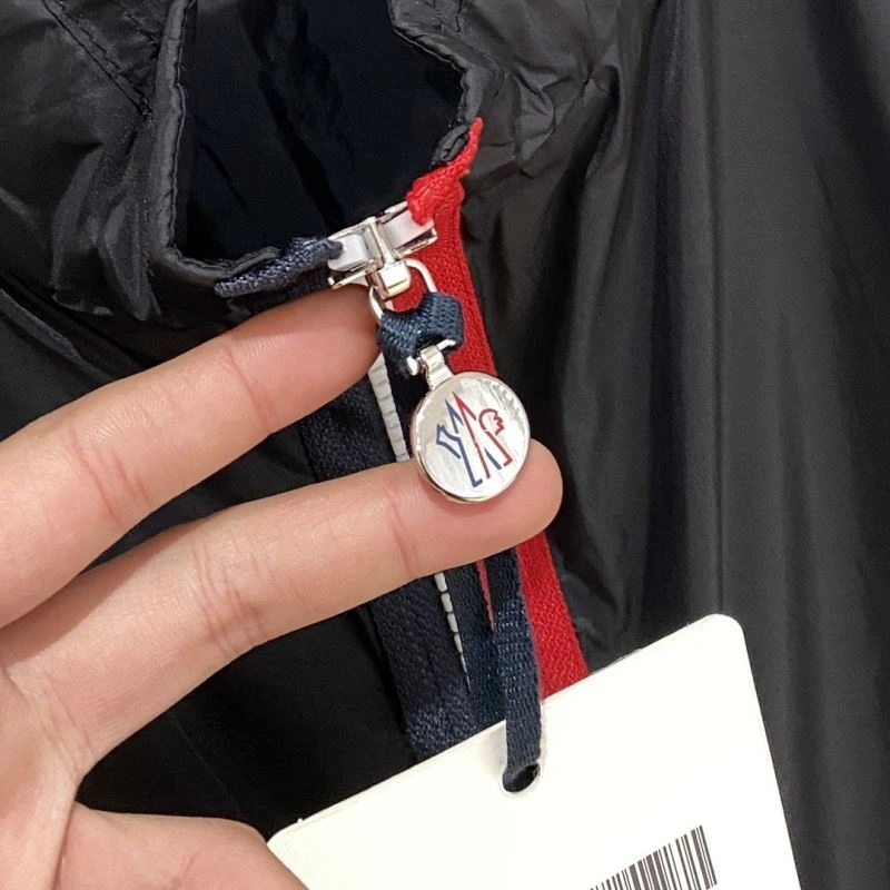 Moncler Outwear Compact 140674