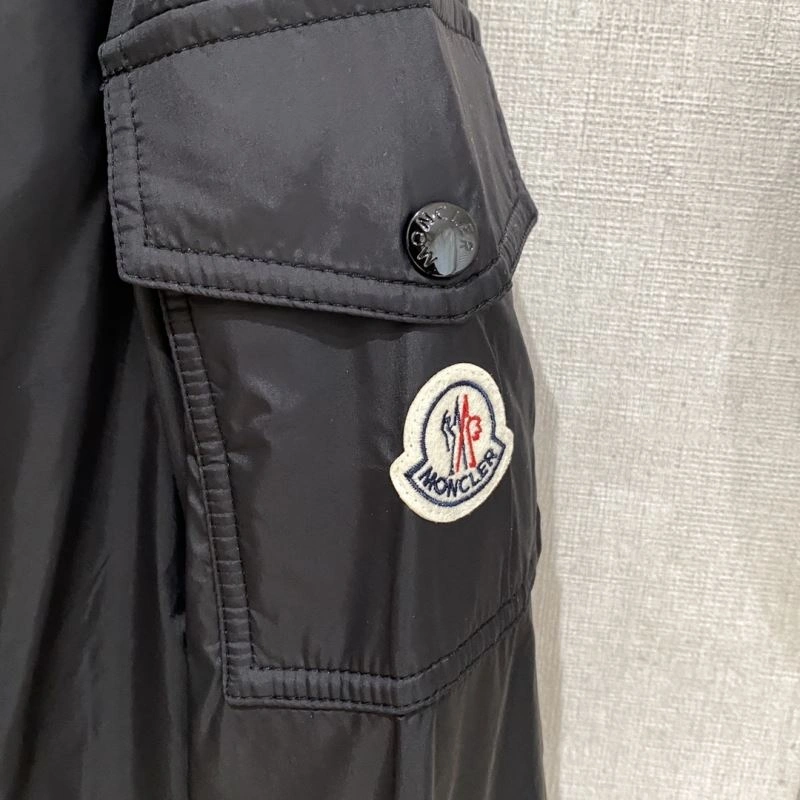Moncler Outwear Compact 140674