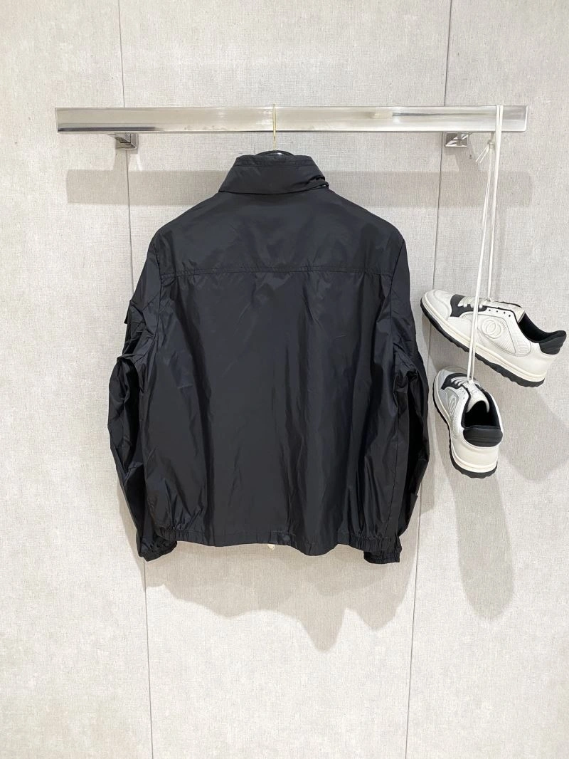 Moncler Outwear Compact 140674