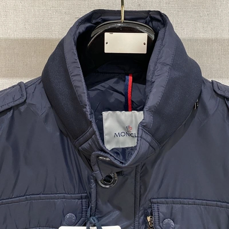 Moncler Outwear Versatile 140662