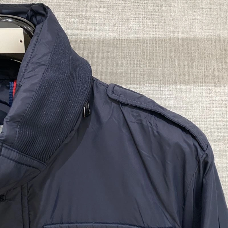 Moncler Outwear Versatile 140662