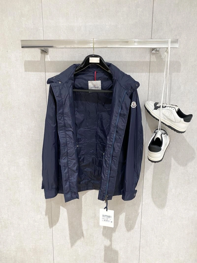 Moncler Outwear Versatile 140662