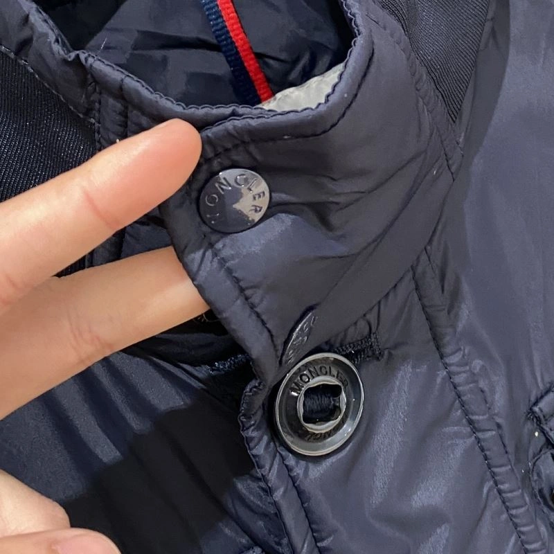 Moncler Outwear Versatile 140662