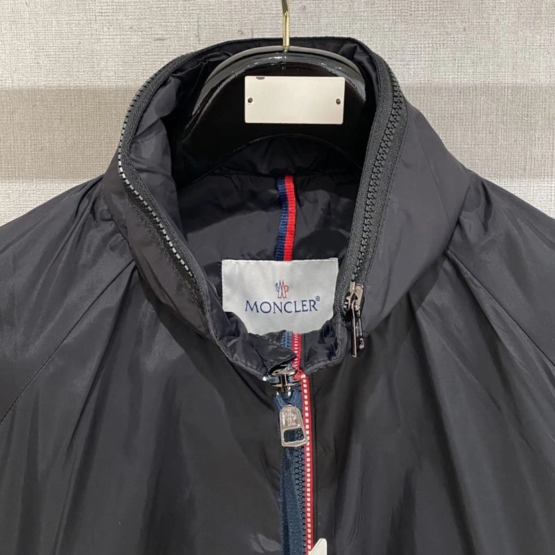 Moncler Outwear WaterResistant 140681