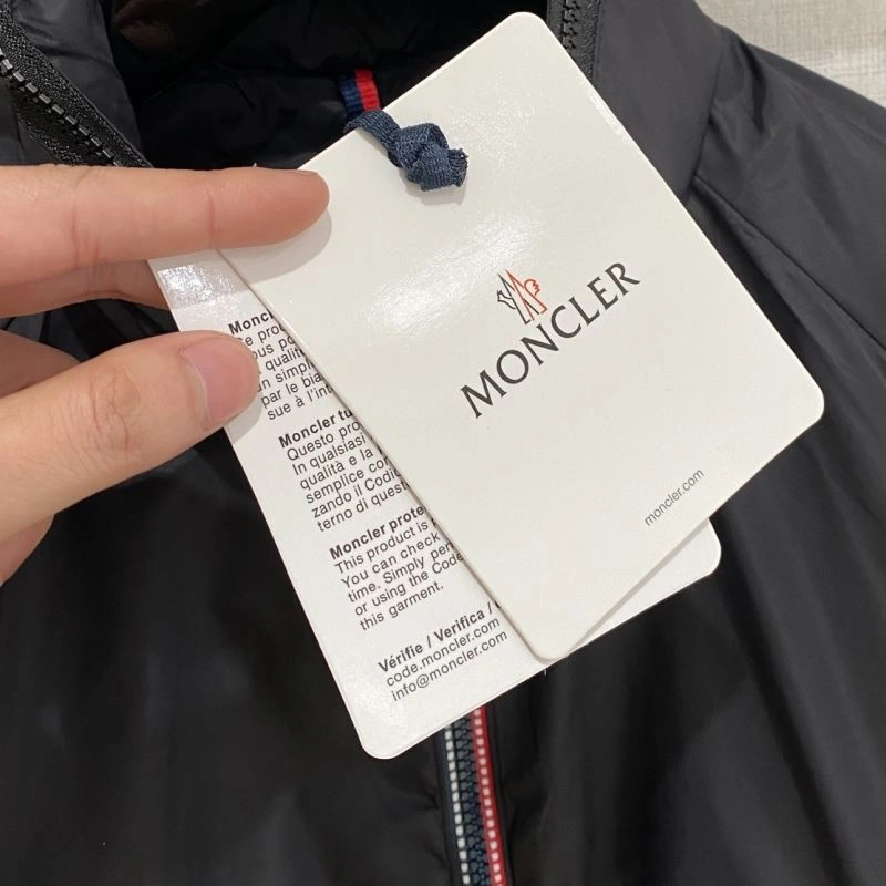Moncler Outwear WaterResistant 140681