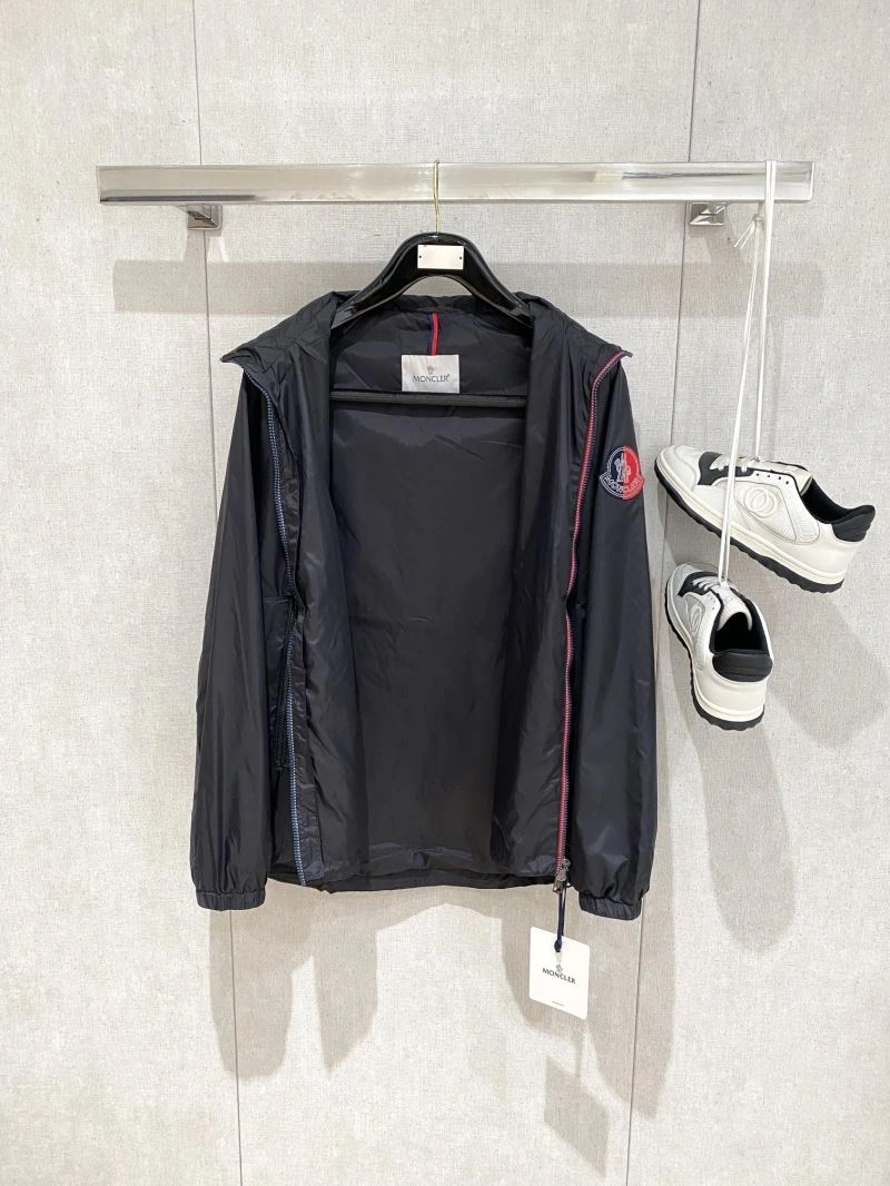 Moncler Outwear WaterResistant 140681